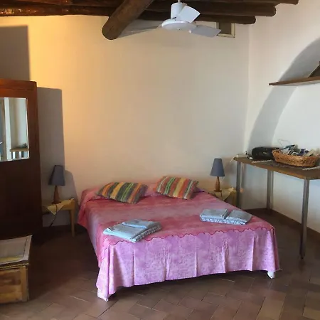 Casa Tipica Eoliana Sulla Spiaggia Nera Di Rinella