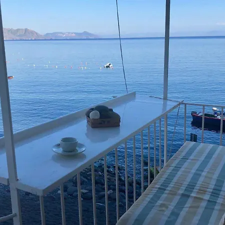 Casa Tipica Eoliana Sulla Spiaggia Nera Di Appartamento