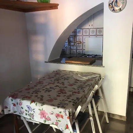Casa Tipica Eoliana Sulla Spiaggia Nera Di Appartamento *