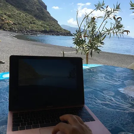 Casa Tipica Eoliana Sulla Spiaggia Nera Di 아파트
